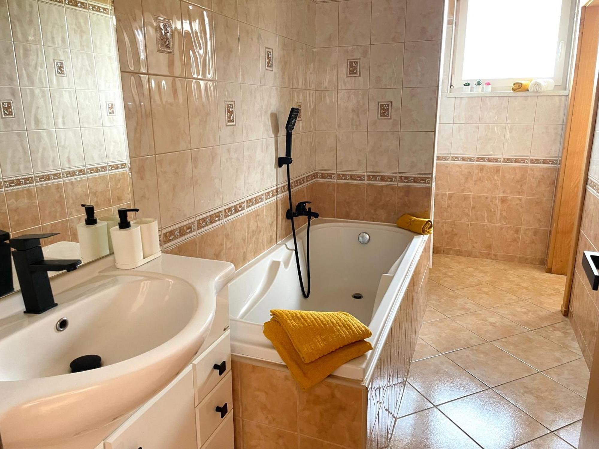 M.F. Apartment Зноймо Екстериор снимка